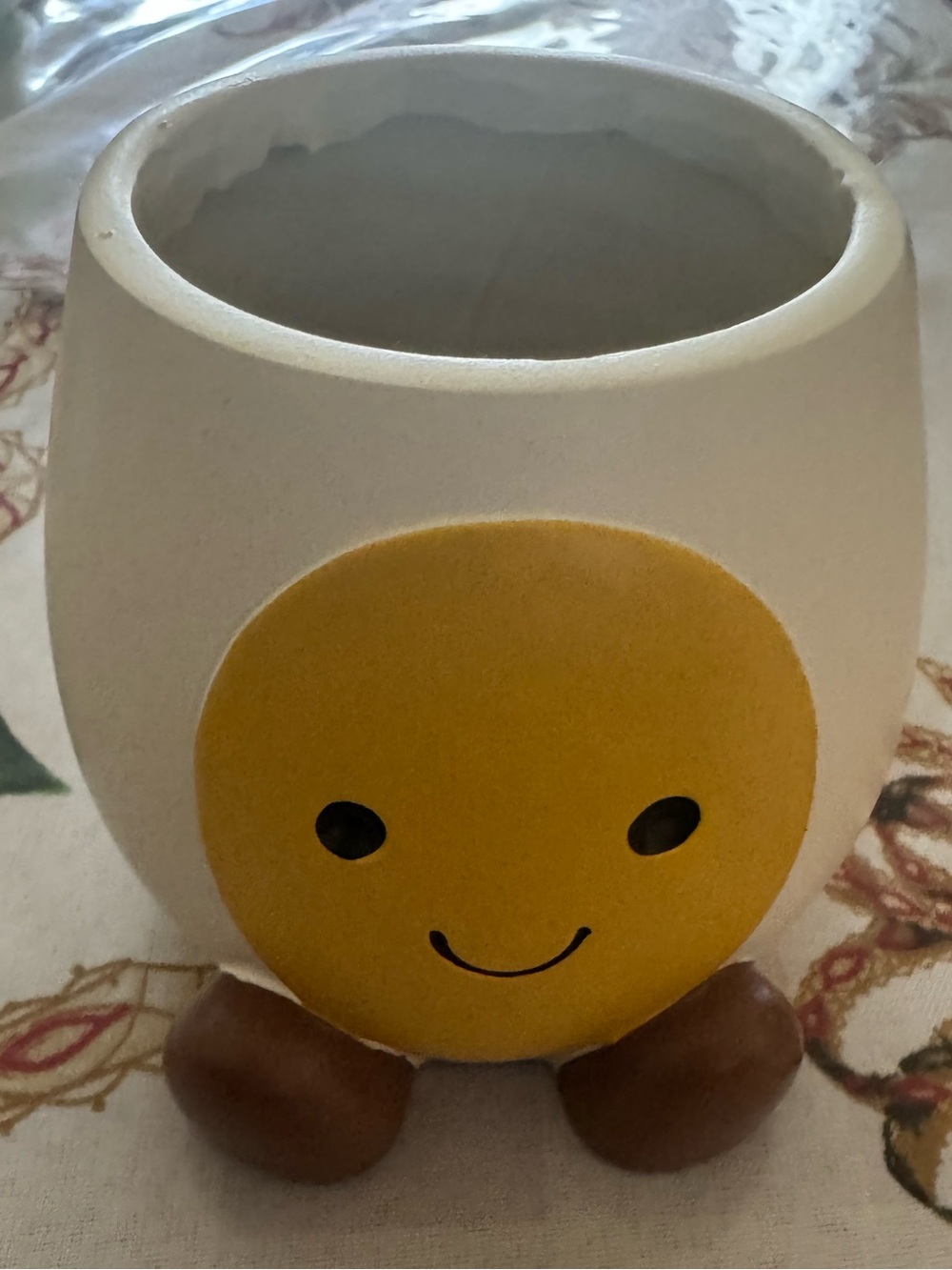 White Ceramic Egg Yolk SmileyFace Planter Brown Feet